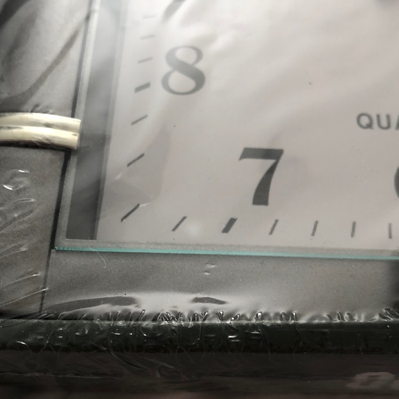 NIB Wall Clock that looks like a watch face - Picture 3 of 8